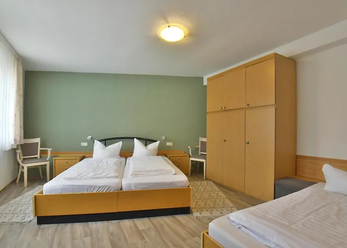 Гостевой дом Bergstube Бад-Лангензальца